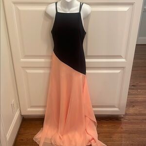 Halston NEW two toned asymmetric gown with chiffon skirt sz 2